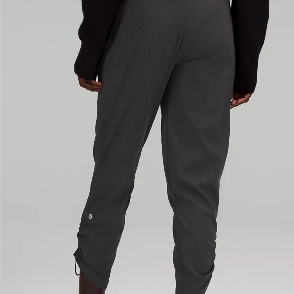 Women's lululemon graphite dance cropped Pants